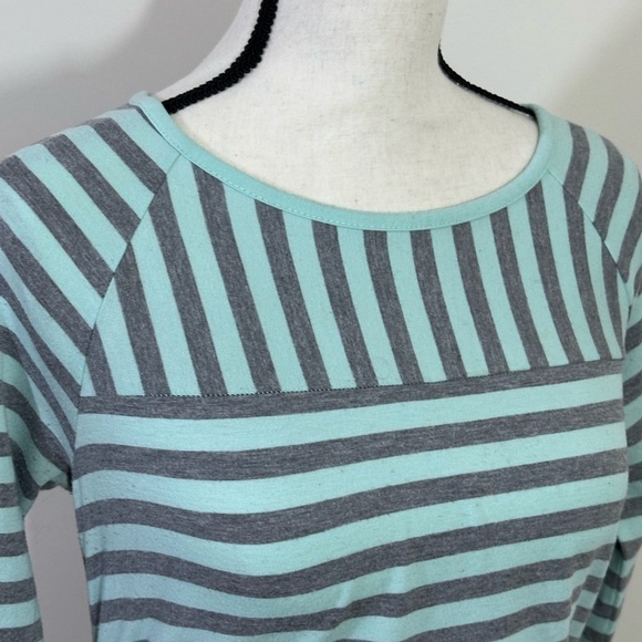 Liz Lange Maternity sz med top knit gray and lite green stripe - Picture 2 of 13